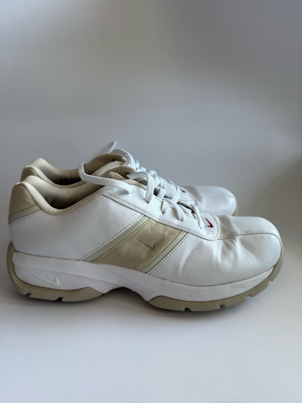 Nike Women's White and Beige Sport Performance Golf Shoes Sneakers in size 8.5